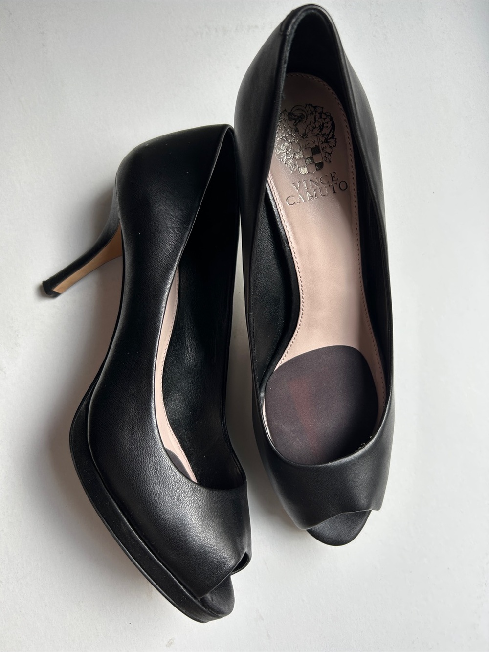 VINCE CAMITO BLACK LEATHER PUMP SZ 9.5, 39.5
